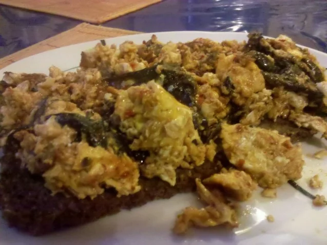 Eier: Pikantes Rührei mit Mischpilzen und Gorgonzola - Rezept - Bild Nr. 9