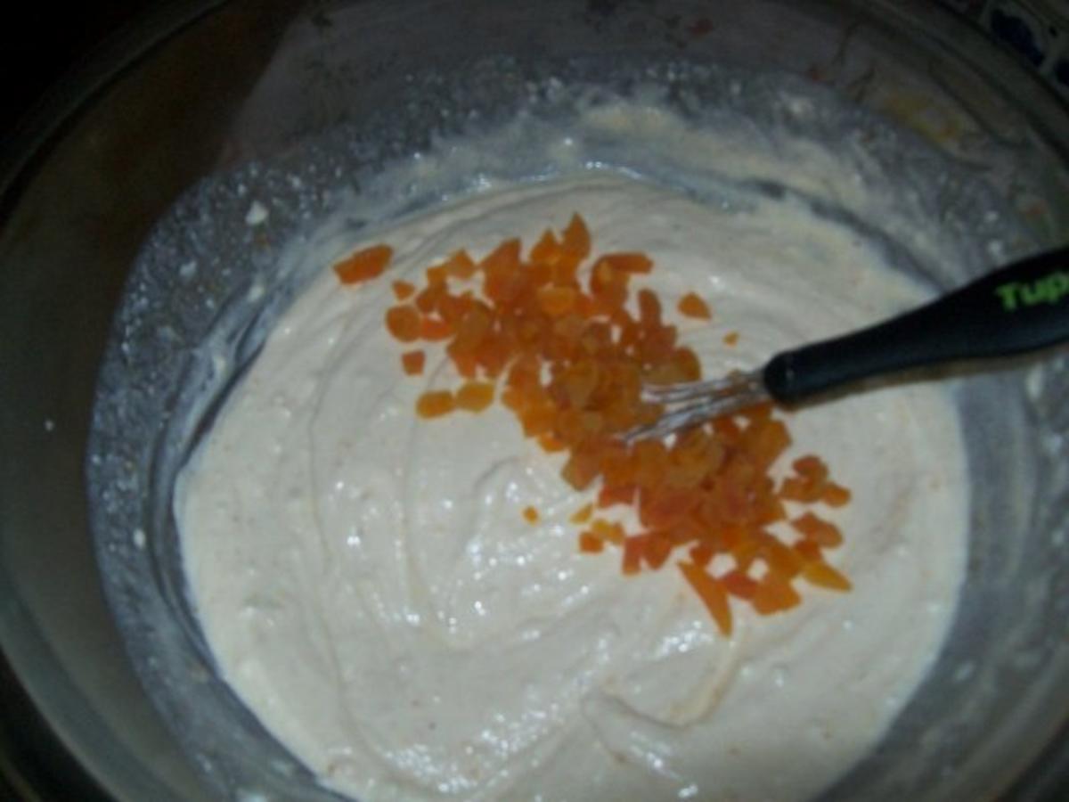 Irenes schneller Käsekuchen mit getrockneten Aprikosenstückchen - Rezept - Bild Nr. 9