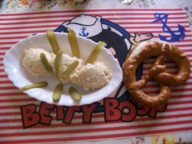 Rezept: Echt bayrischer Obatzer mit Brezen Echt bayrischer Obatzer mit Brezen - Rezept