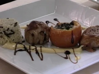 Rezept: Schweinefilet im Speckmantel dazu gefüllte Tomate, Sauce Hollandaise, Wildreis Schweinefilet im Speckmantel dazu gefüllte Tomate, Sauce Hollandaise, Wildreis - Rezept