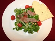 Rezept: Feldsalat mit Kartoffeldressing, dazu Specklardons und hausgemachte Focaccia Feldsalat mit Kartoffeldressing, dazu Specklardons und hausgemachte Focaccia - Rezept