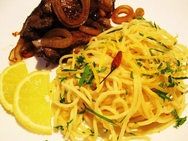 Zitronen-Spaghetti mit Chilischoten ... - Rezept