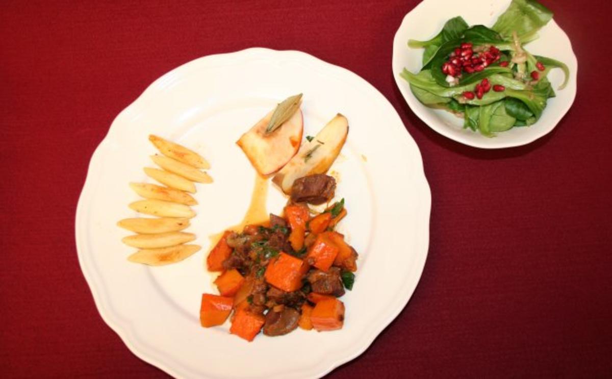 Bilder für Rehragout mit Lorbeeräpfeln, handgeschupften Nudeln und Feldsalat - Rezept