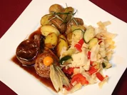 Kalbsfilet in Balsamico-Honig-Jus mit Gemüse aus dem Wok und Rosmarin-Drillingen - Rezept