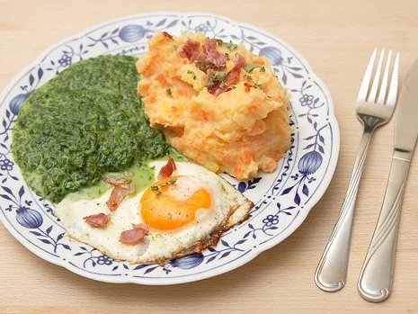 Rezept: Ka-Ka-Rü-Pü mit Spinat und Ei-chen Ka-Ka-Rü-Pü mit Spinat und Ei-chen - Rezept