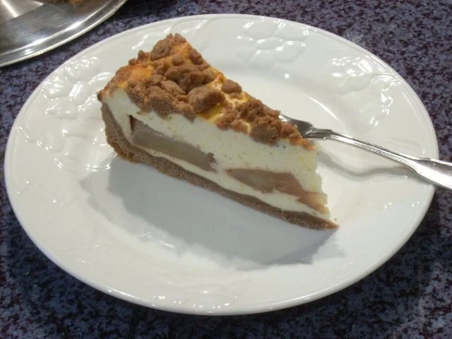 Käsetorte mit Rotweinbirnen - Rezept - Bild Nr. 4