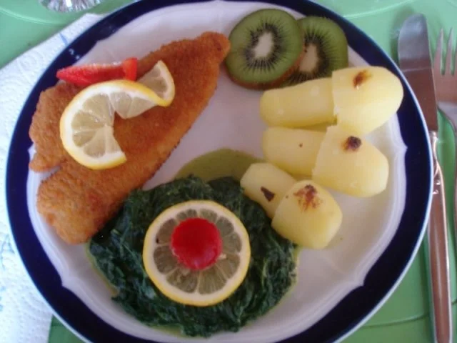 Schollenfilet mit Rahmspinat und Kartoffelpilzen - Rezept