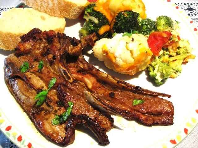 Lammkoteletts mit Knoblauch - Rezept