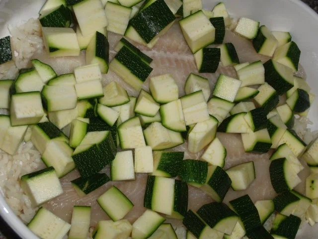 Rezept: Fisch : Resteauflauf mit Fischfilet eingebettet in Reis und Gemüse Bild Nr. 3 Fisch : Resteauflauf mit Fischfilet eingebettet in Reis und Gemüse - Rezept - Bild Nr. 3