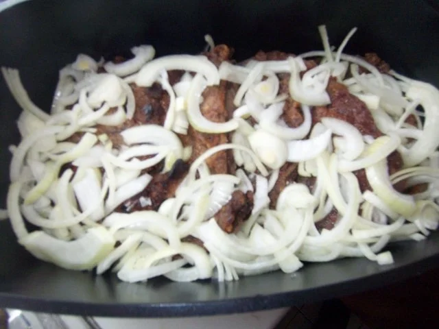 Butterzarter Zwiebelrostbraten mit feinem Gemüse - Rezept - Bild Nr. 5