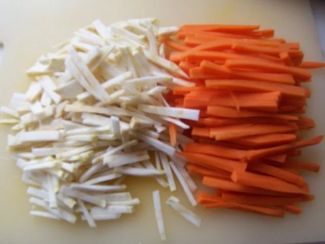 Butterzarter Zwiebelrostbraten mit feinem Gemüse - Rezept - Bild Nr. 8