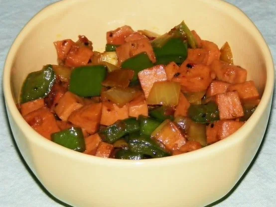 Geflügelfleischwurst-Zwiebel-Paprika-Geschnetzeltes - Rezept