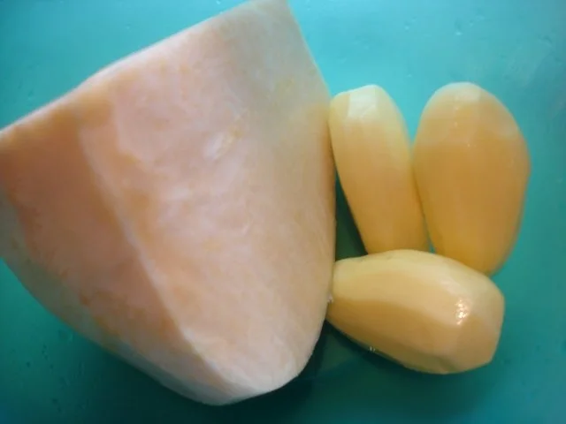 Rezept: Steckrübenrahmsuppe mit Nürnberger Rostbratwürstchen Bild Nr. 4 Steckrübenrahmsuppe mit Nürnberger Rostbratwürstchen - Rezept - Bild Nr. 4