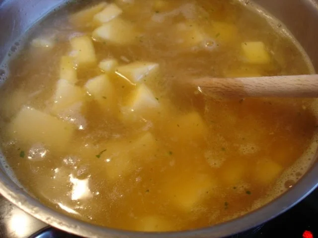 Rezept: Steckrübenrahmsuppe mit Nürnberger Rostbratwürstchen Bild Nr. 9 Steckrübenrahmsuppe mit Nürnberger Rostbratwürstchen - Rezept - Bild Nr. 9