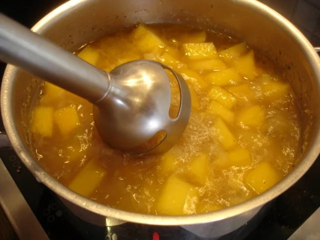 Rezept: Steckrübenrahmsuppe mit Nürnberger Rostbratwürstchen Bild Nr. 11 Steckrübenrahmsuppe mit Nürnberger Rostbratwürstchen - Rezept - Bild Nr. 11