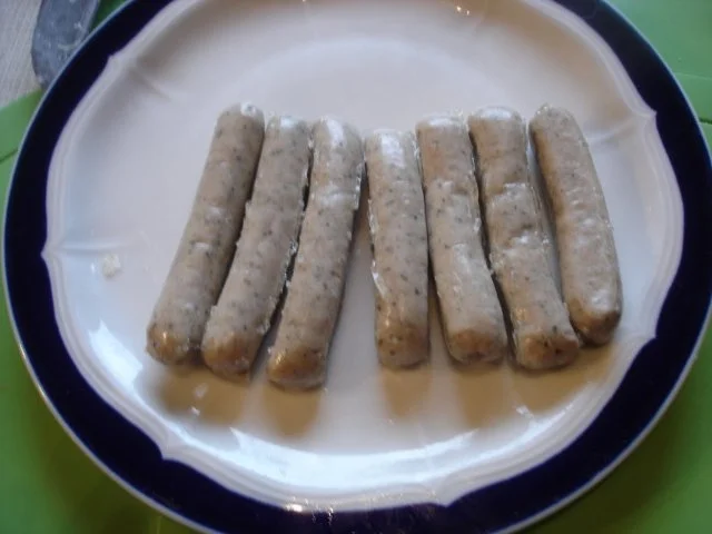 Rezept: Steckrübenrahmsuppe mit Nürnberger Rostbratwürstchen Bild Nr. 13 Steckrübenrahmsuppe mit Nürnberger Rostbratwürstchen - Rezept - Bild Nr. 13