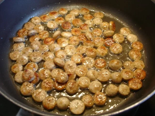 Rezept: Steckrübenrahmsuppe mit Nürnberger Rostbratwürstchen Bild Nr. 3 Steckrübenrahmsuppe mit Nürnberger Rostbratwürstchen - Rezept - Bild Nr. 3