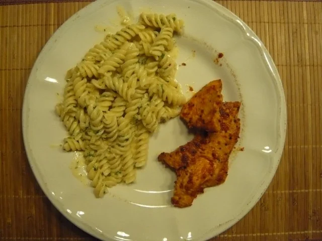 cremige Nudeln zu Putenschnitzelchen - Rezept