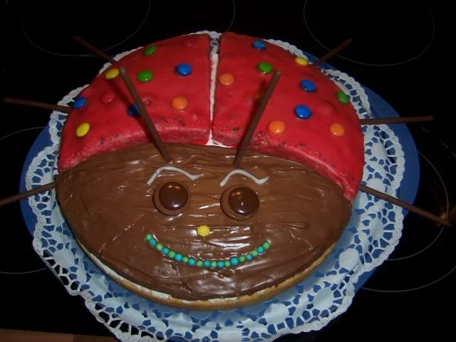 "Marienkäfer" aus Zitronenrührteig - Rezept