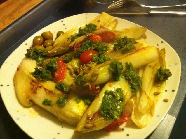 Gebratener Chicorée mit Zitronen-Petersilien-Pesto - Rezept - Bild Nr. 2