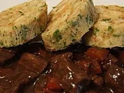 Saftig pikantes Rindergulasch - Rezept