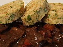 Saftig pikantes Rindergulasch - Rezept - Bild Nr. 2