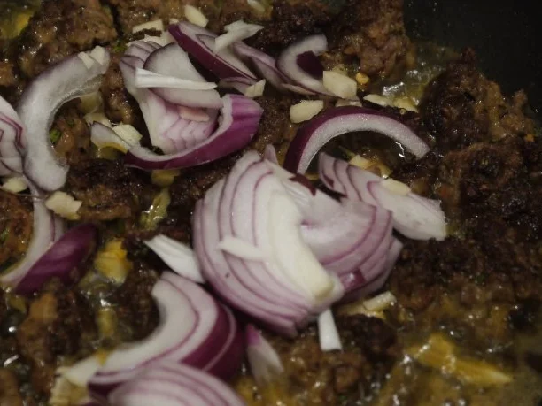 Mediterrane Hackfleischpfanne mit Tomatenreis - Rezept - Bild Nr. 8