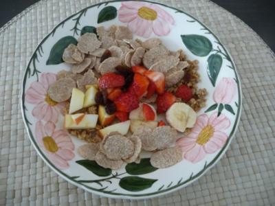 Rezept: Süße Mahlzeiten : Müsli oder Cornflakes mit frischem Obst Süße Mahlzeiten : Müsli oder Cornflakes mit frischem Obst - Rezept