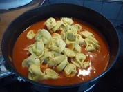 Rezept: Pasta : Tortillini mit Tomatensoรe Pasta : Tortillini mit Tomatensoรe - Rezept