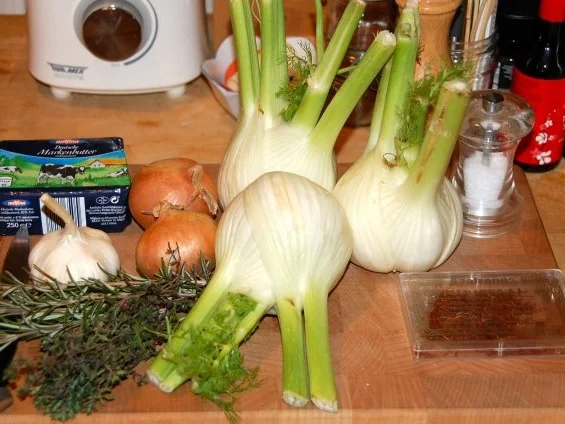 GESCHMORTER FENCHEL IM SAFRAN - GEMÜSESUD  /  FENOUIL BRAISÉ AU SAFRAN - Rezept