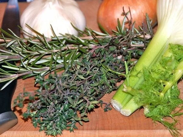 GESCHMORTER FENCHEL IM SAFRAN - GEMÜSESUD  /  FENOUIL BRAISÉ AU SAFRAN - Rezept - Bild Nr. 3