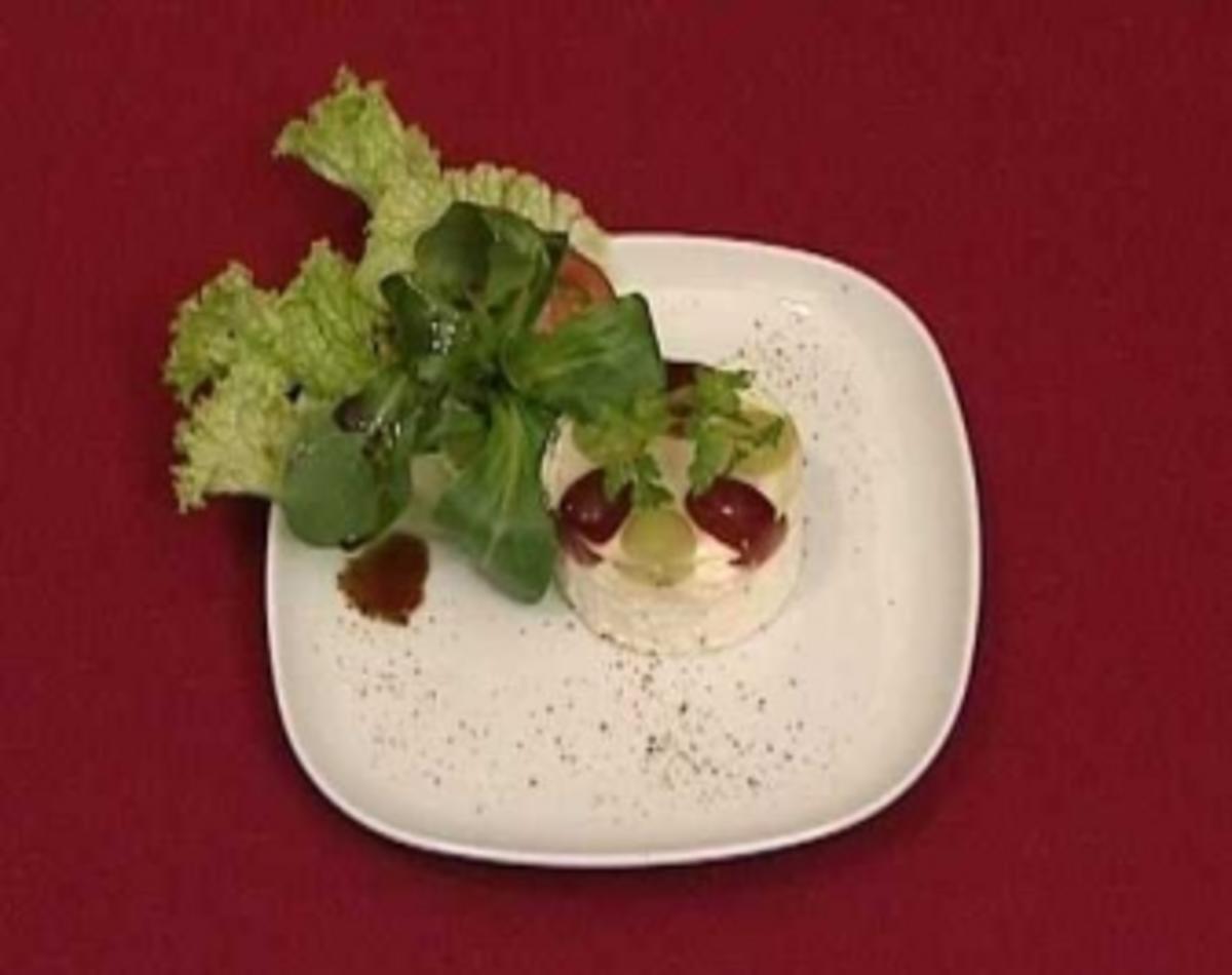 Törtchen vom Ziegenfrischkäse mit Traubengelee (Peer Kusmagk) - Rezept ... Törtchen vom Ziegenfrischkäse mit Traubengelee (Peer Kusmagk) - Rezept ...