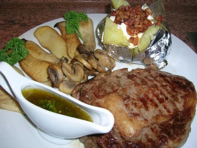 Rezept: Entrecote mit Chimichurrie Sauce, Folienkartoffeln und Kräutersaitlinge Bild Nr. 5 Entrecote mit Chimichurrie Sauce, Folienkartoffeln und Kräutersaitlinge - Rezept - Bild Nr. 5