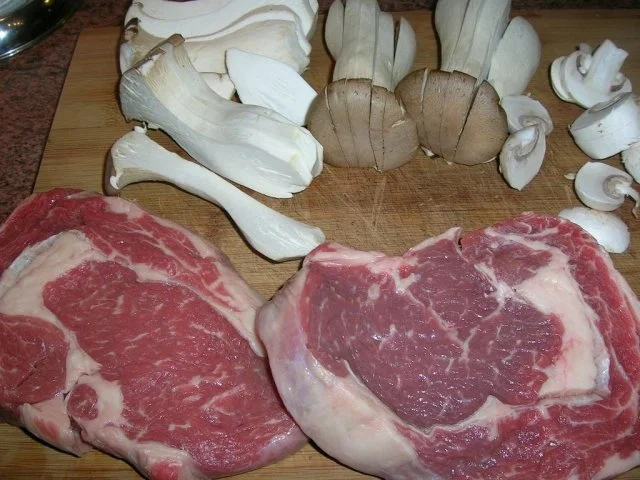 Rezept: Entrecote mit Chimichurrie Sauce, Folienkartoffeln und Kräutersaitlinge Bild Nr. 6 Entrecote mit Chimichurrie Sauce, Folienkartoffeln und Kräutersaitlinge - Rezept - Bild Nr. 6