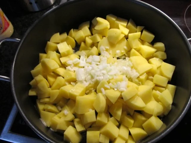 Rezept: Kartoffel-Würstchen-Ragout Bild Nr. 2 Kartoffel-Würstchen-Ragout - Rezept - Bild Nr. 2