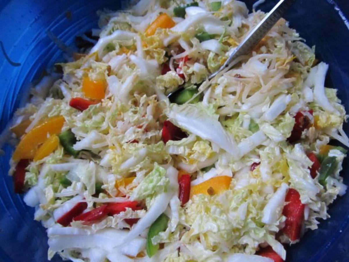 Chinakohlsalat mit Chinakohl frisch und rote Paprika - Rezept mit Bild