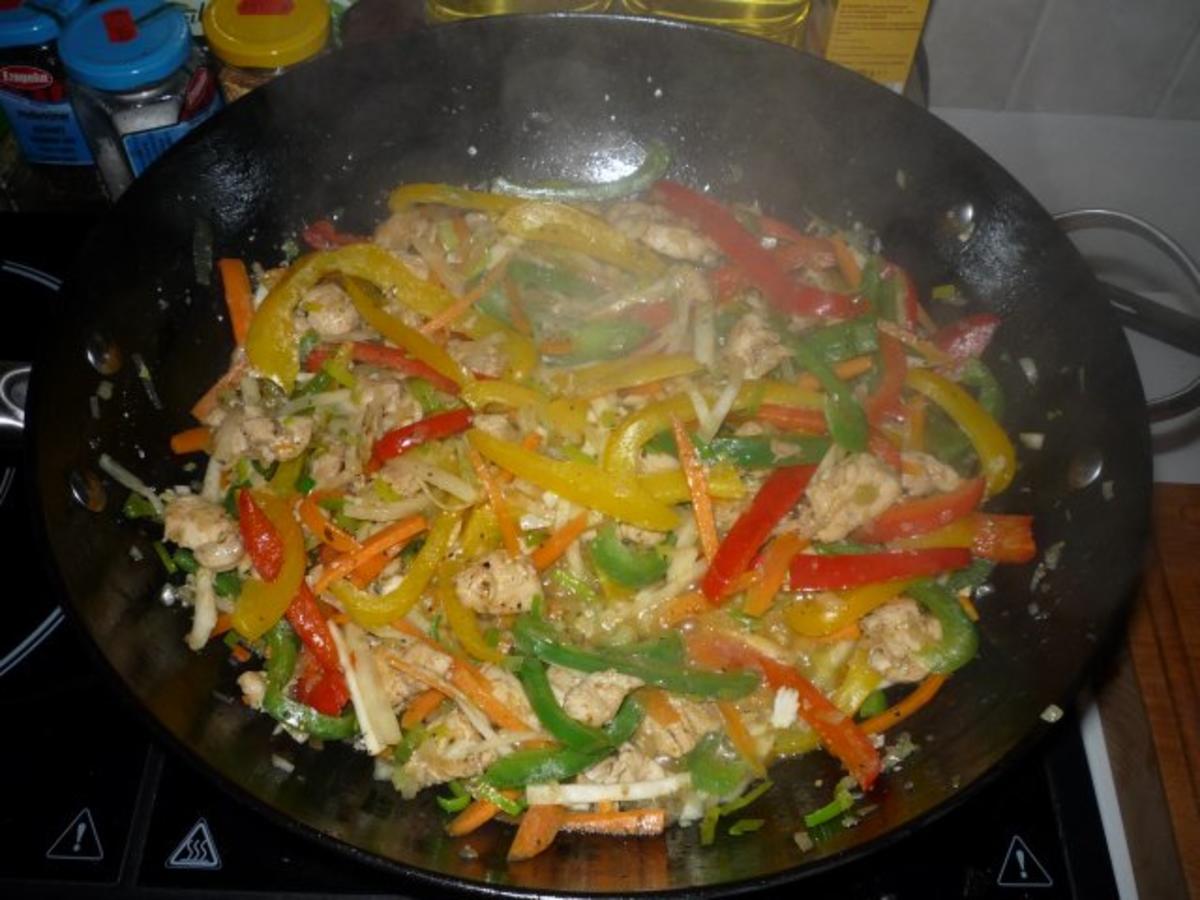 Wok Pfanne Mit Hahnchen Filet Rezept Kochbar De