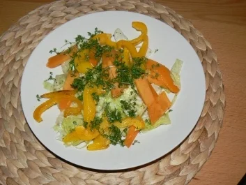 Eisbergsalat mit Kürbis und Paprika - Rezept