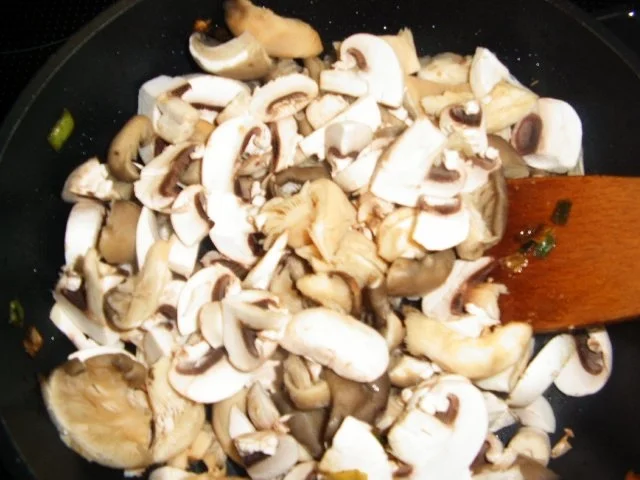 Rezept: Hähnchen-Pilz-Pfanne Bild Nr. 6 Hähnchen-Pilz-Pfanne - Rezept - Bild Nr. 6