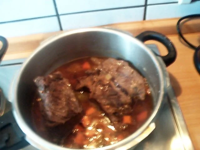 Sonntagsessen : Sauerbraten mit Apfelrotkohl - Rezept - Bild Nr. 2