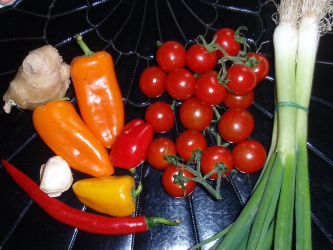 Asiatischer Tomaten Paprikasalat - einfach - 165 kcal/100g