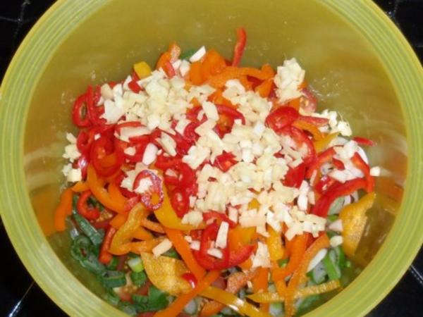 Asiatischer Tomaten Paprikasalat - einfach - 165 kcal/100g