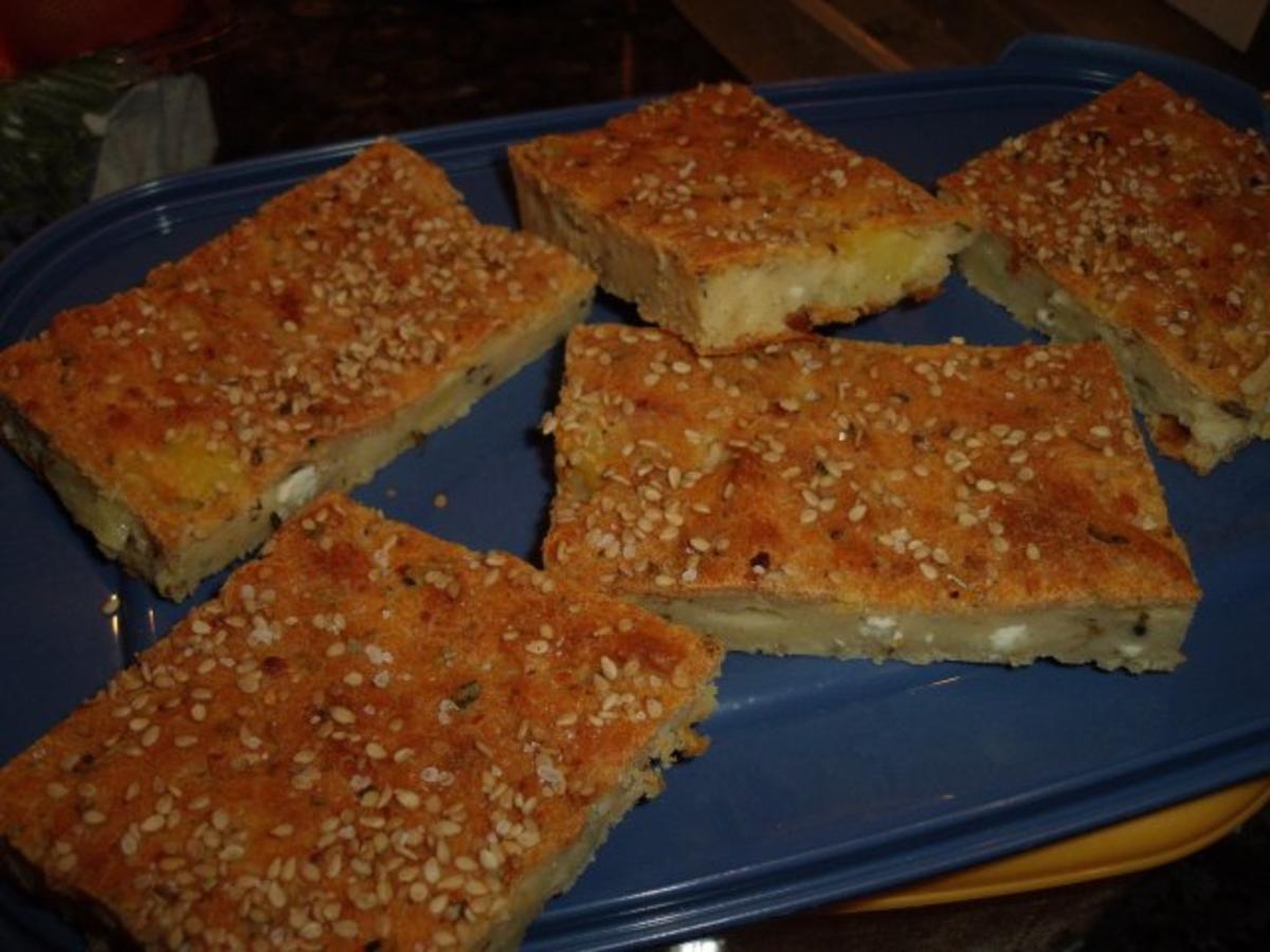 Schafskäse Blechkuchen - einfach - von Sri_Devi