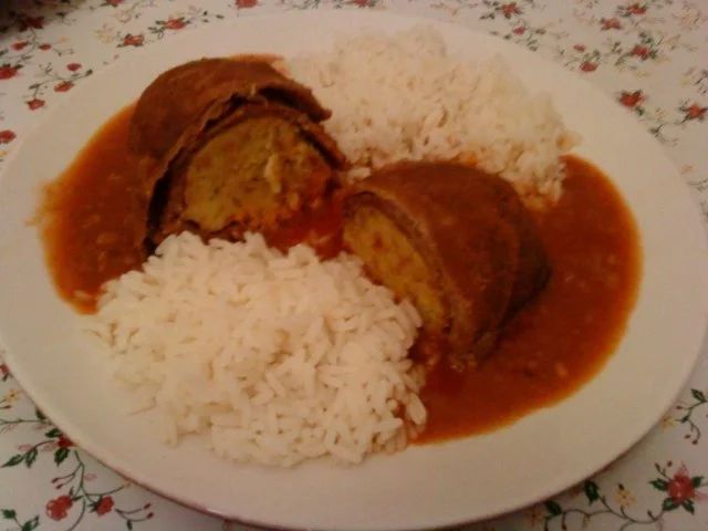 Zwergi's Rinder - Roulade mit besonderer Fuellung an Tomatensauce und Reis - Rezept