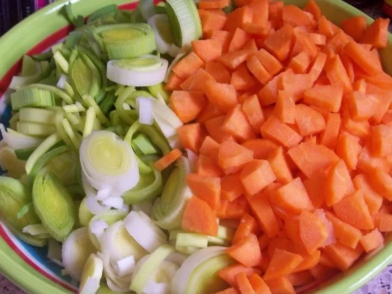 Allgäuer Kartoffelsuppe mit Lauch und Kräutern - Rezept - Bild Nr. 2