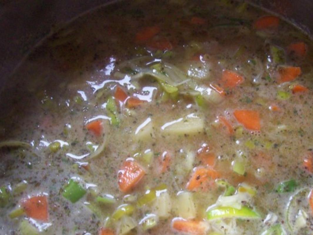 Allgäuer Kartoffelsuppe mit Lauch und Kräutern - Rezept - kochbar.de