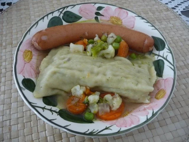 Rezept: Fixe Küche : Maultasche in Gemüsebrühe mit Bockwurst Bild Nr. 2 Fixe Küche : Maultasche in Gemüsebrühe mit Bockwurst - Rezept - Bild Nr. 2