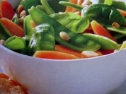 Basilikumsalat mit Zuckerschoten - Rezept