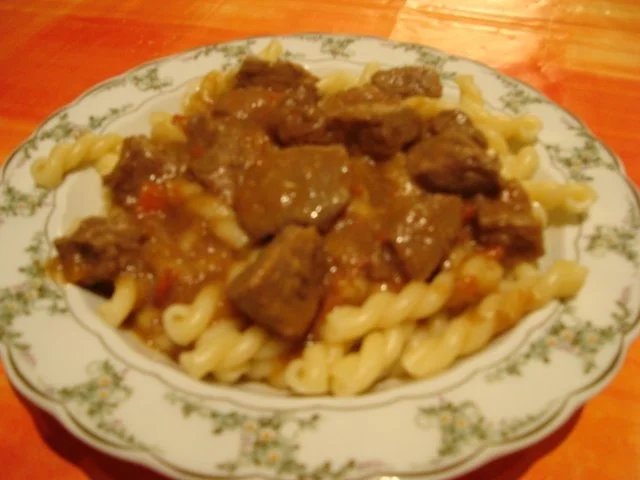 Rezept: Rindergulasch Rindergulasch - Rezept