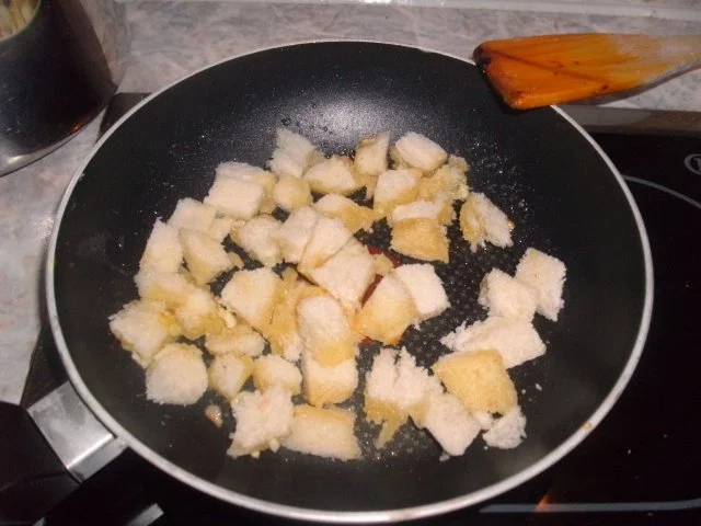 Käsesuppe mit Knobi-Croûtons - Rezept - Bild Nr. 6